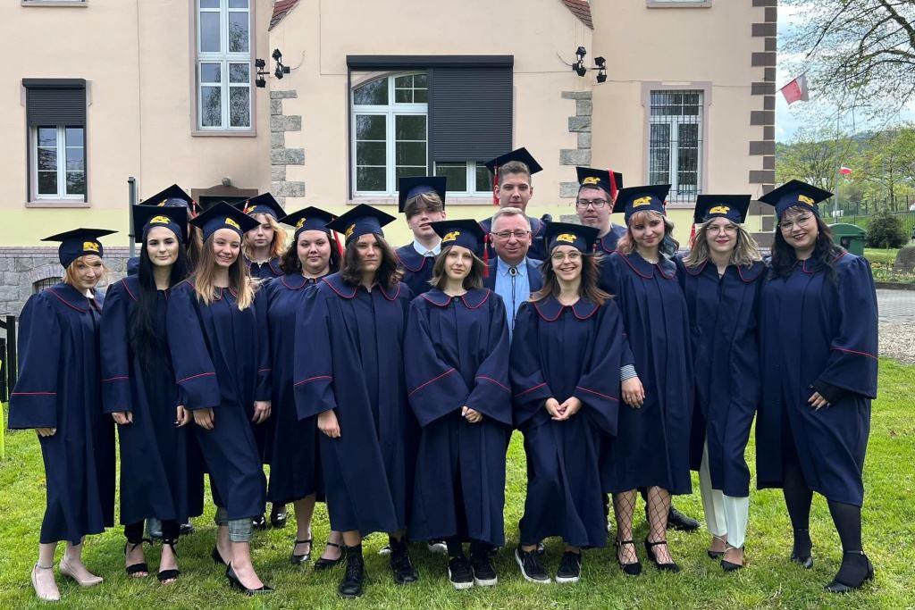 Szkoła i absolwenci